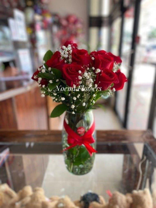 Jarrón de Rosas Amarte - Floristería Noemi Flowers