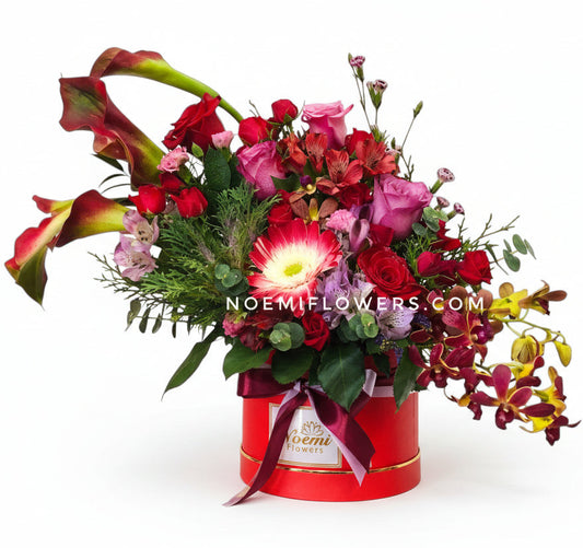 Arreglo Floral con rosas minirosas orquideas gerbera y calas - Floristería Noemi Flowers