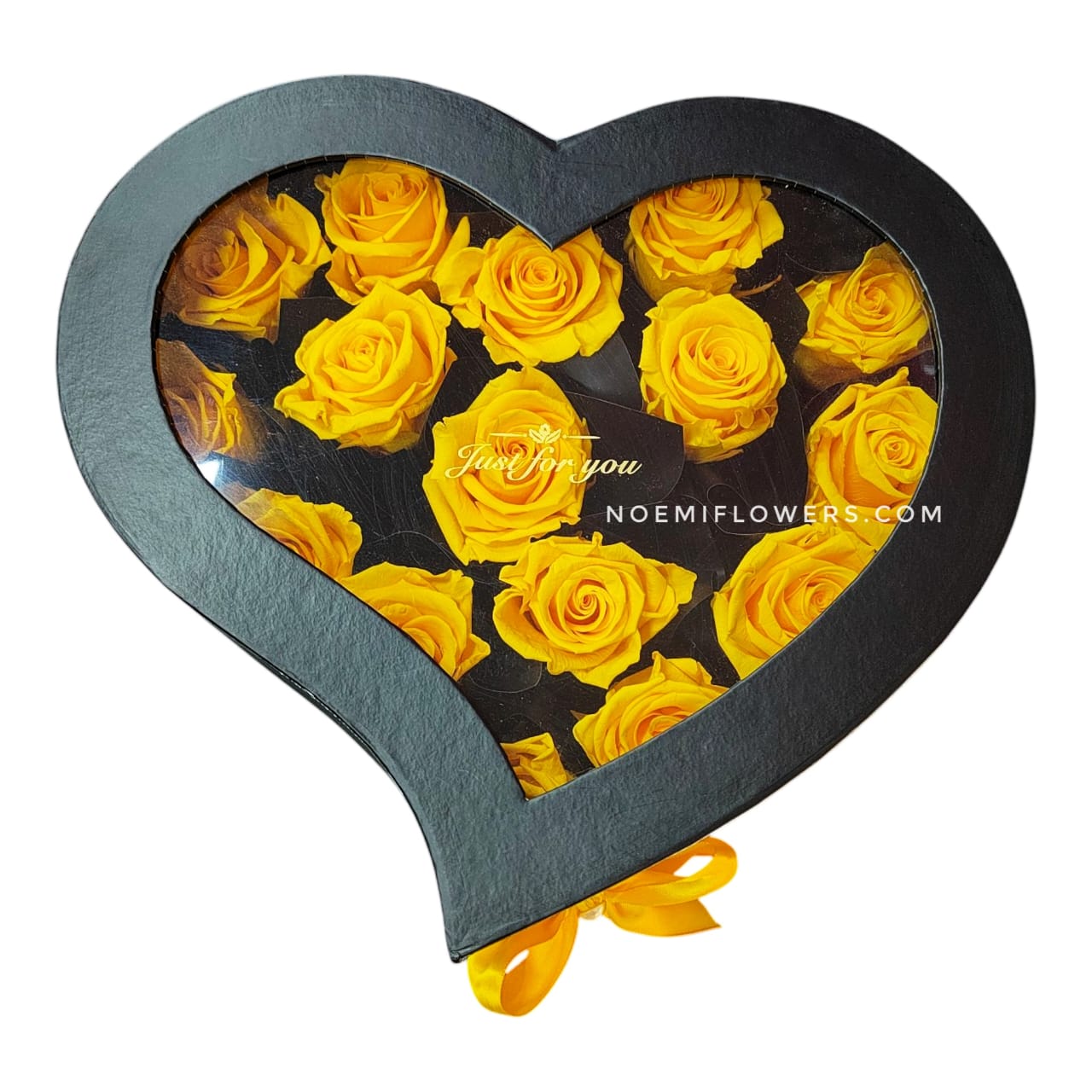 Caja con forma de corazón con 16 rosas preservadas amarillas - Floristería Noemi Flowers