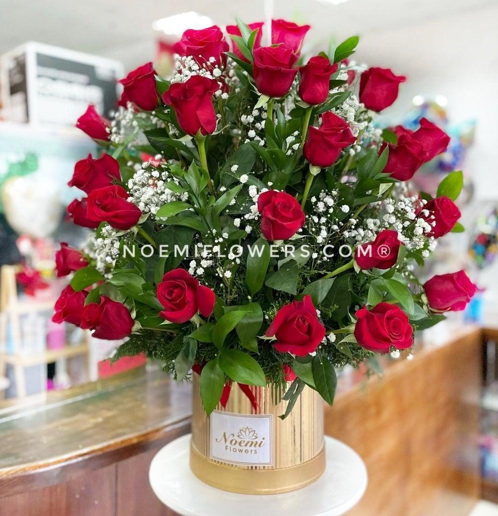 Caja de 50 Rosas - Floristería Noemi Flowers