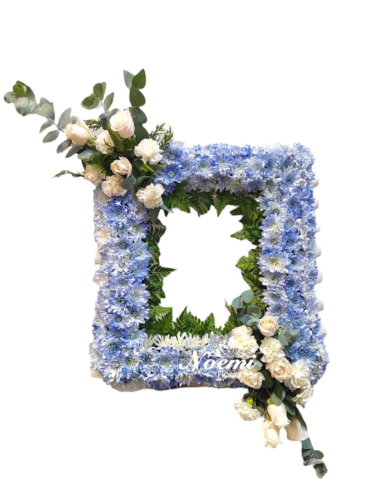 Corona Fúnebre Rectangular de Crisantemos - Floristería Noemi Flowers