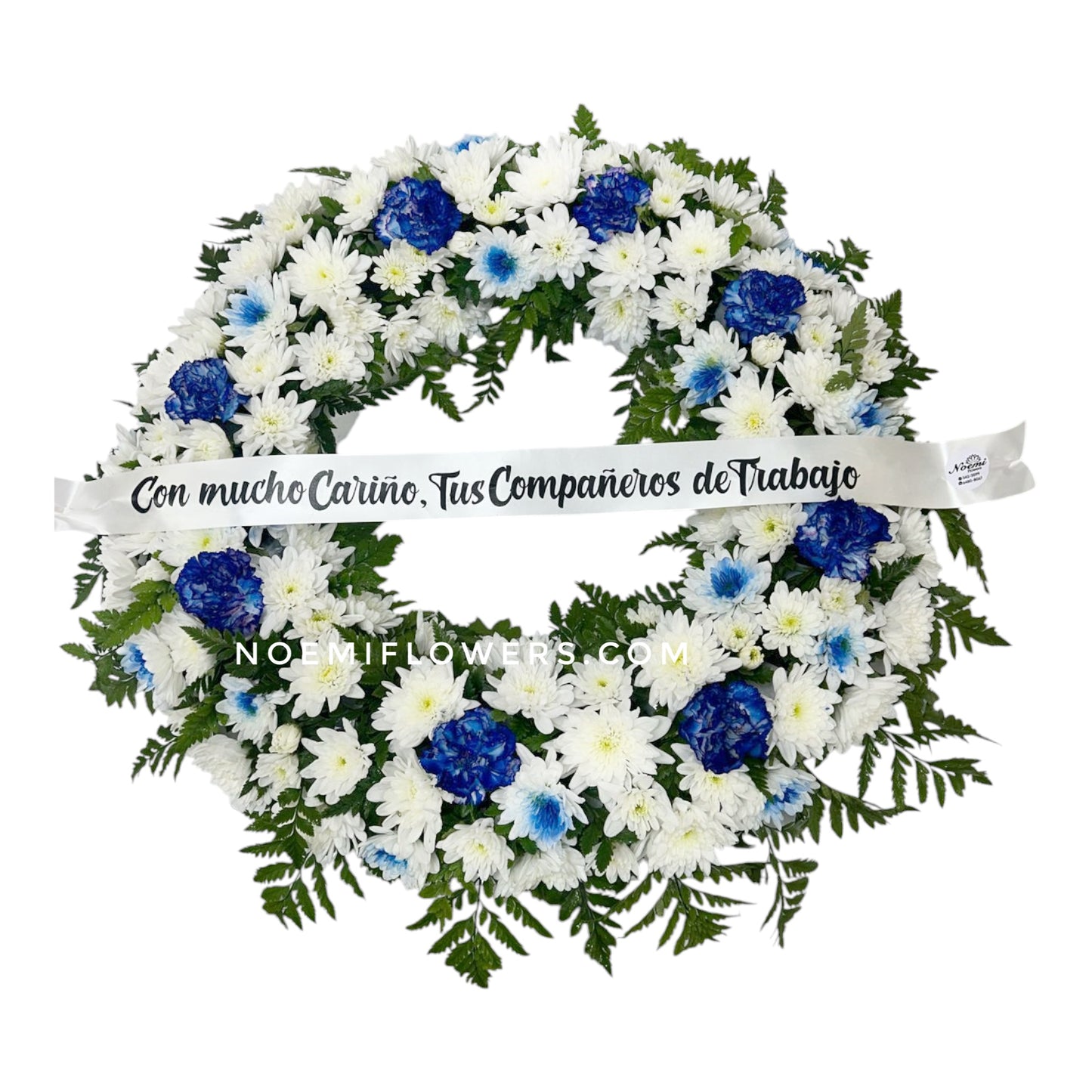 Corona NF - 74 confecionada con crisantemos y claveles azules - Floristería Noemi Flowers