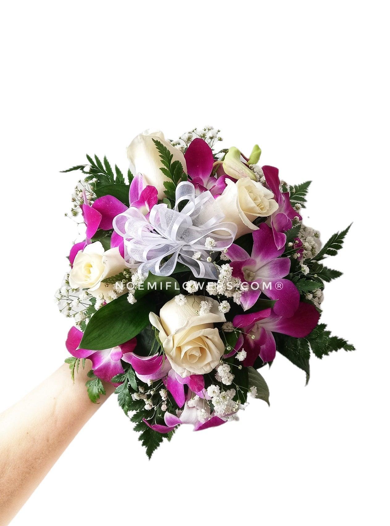 Cripta 06 confeccionado de rosas, orquídeas, gipsofilia y follaje variado - Floristería Noemi Flowers