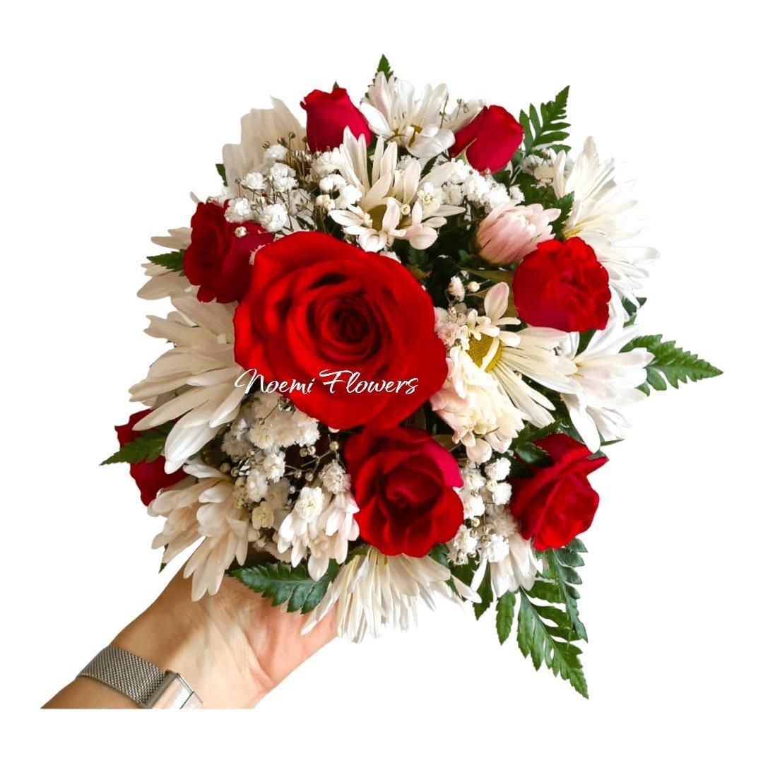 Cripta 10 confeccionada de rosas, margaritas, gipsofilia, y follaje variado - Floristería Noemi Flowers