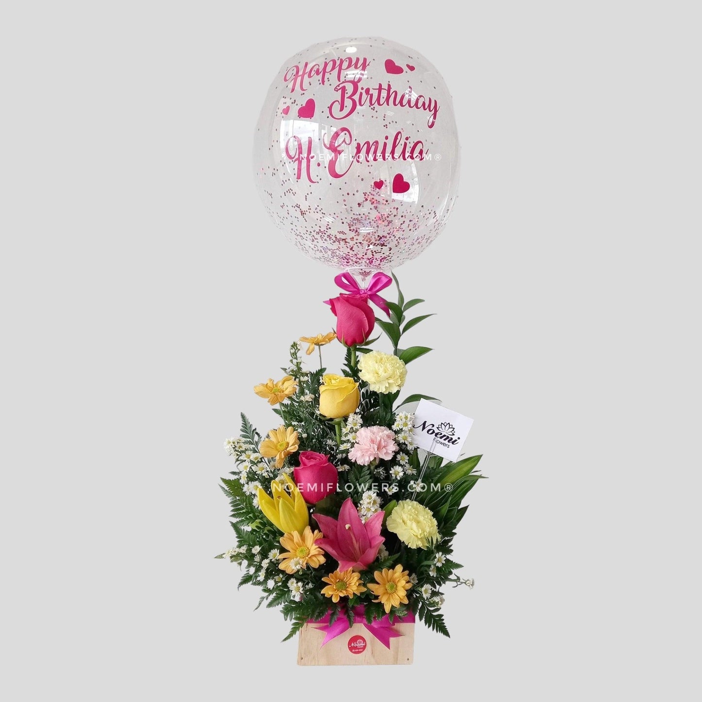 Arreglo Floral rosas lirios y claveles con globo personalizado - Floristería Noemi Flowers