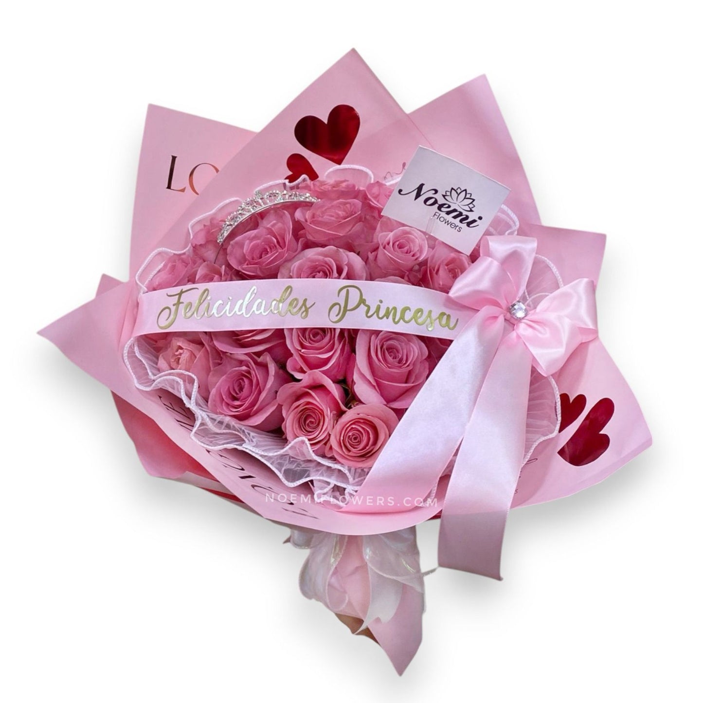 Bouquet confeccionado con rosas, corona, lazo y cinta personalizada - Floristería Noemi Flowers.