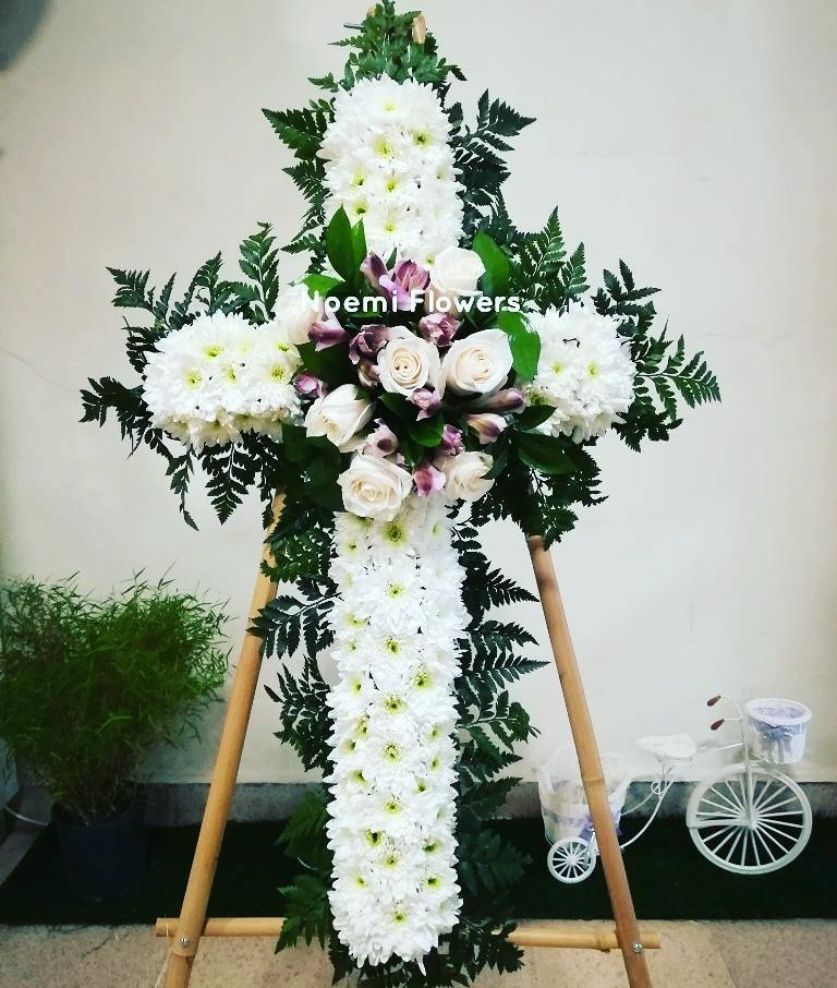 Cruz Hasta Siempre - Floristería Noemi Flowers