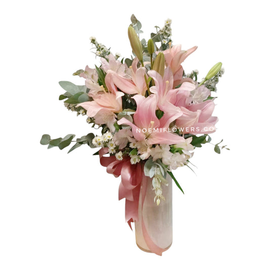 Jarrón de Lirios Rosados - Floristería Noemi Flowers