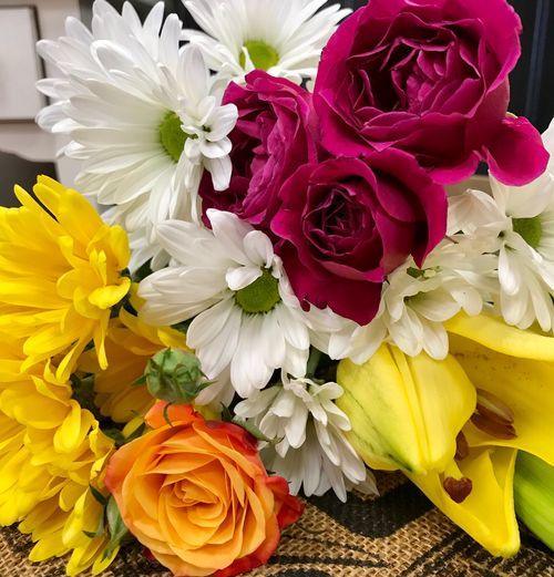 Ramo de Flores Elegido por el Diseñador - Floristería Noemi Flowers