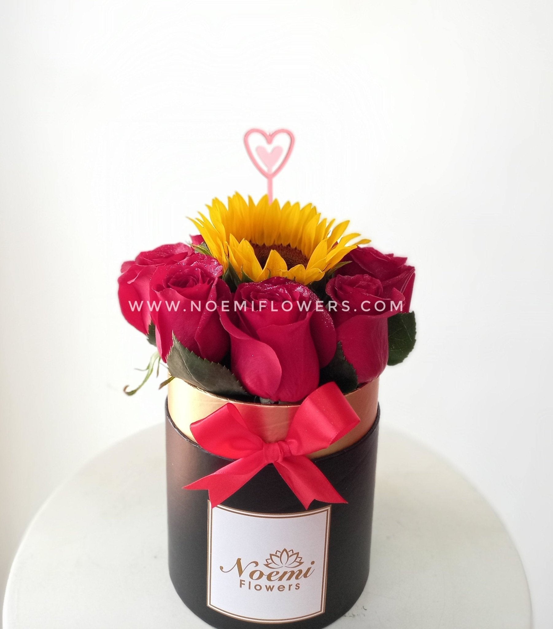 Caja Corazón Rosas y Girasol - Expresión Floristería