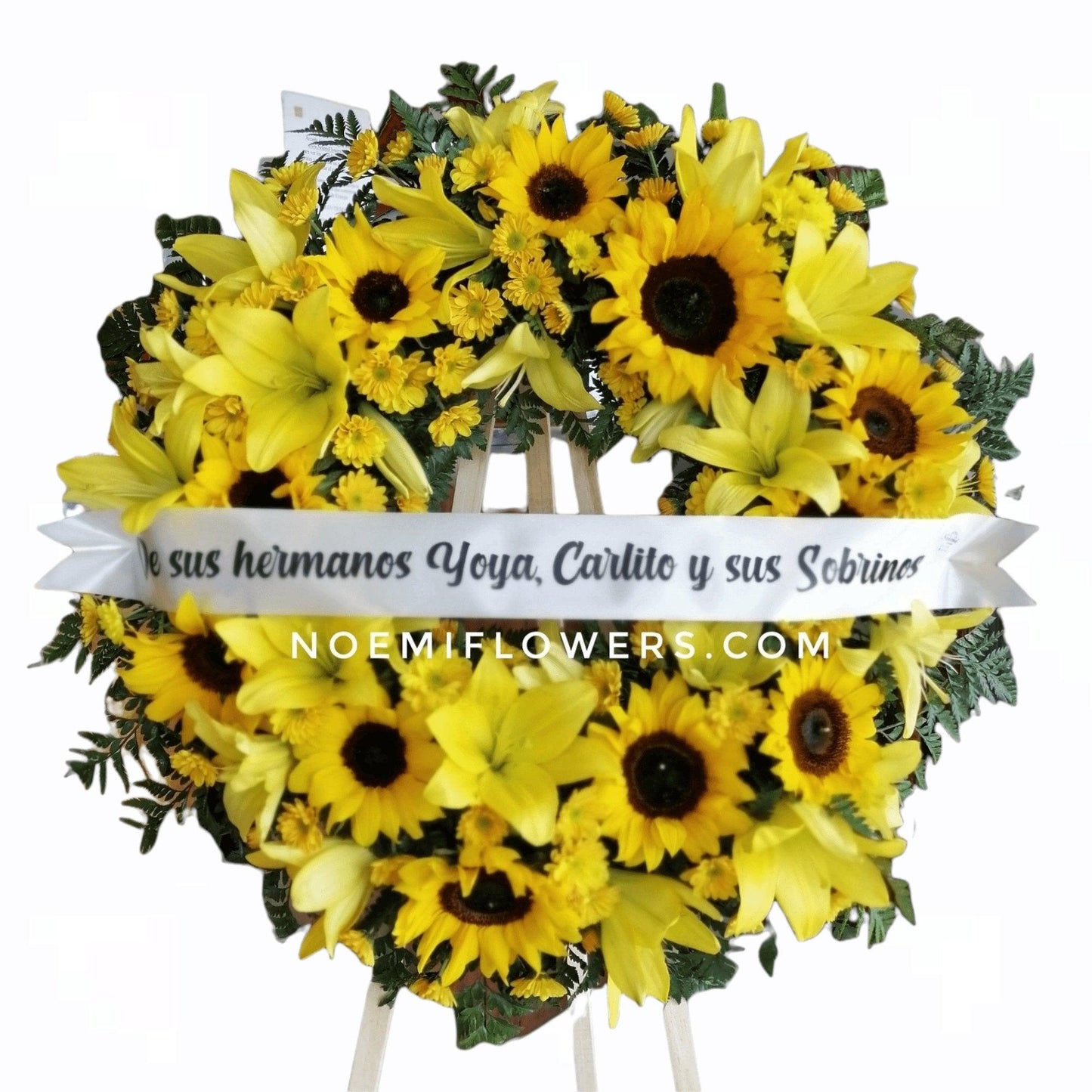 Corona NF-35 compuesto de girasoles, lirios y margaritas - Floristería Noemi Flowers