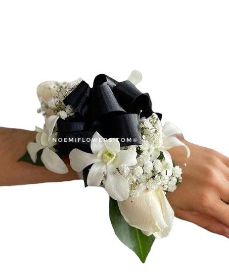 Corsage de mano NF-04 - Floristería Noemi Flowers