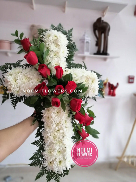 Cruz En Memoria Eterna - Floristería Noemi Flowers