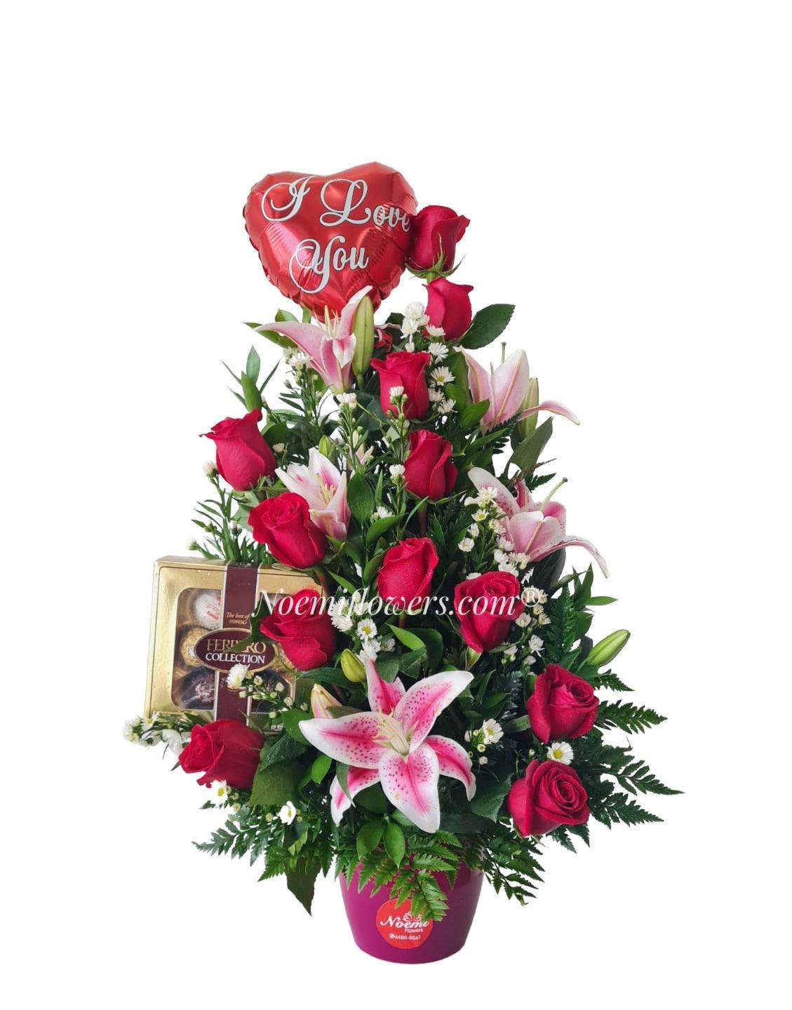 Me Encantas confeccionado con rosas, lirios, Ferrero Rocher collections, globo de 9" y follaje variado. - Floristería Noemi Flowers