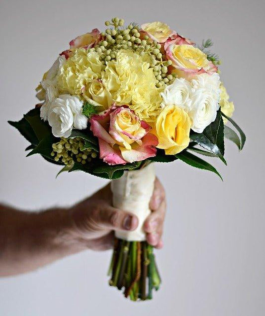 Ilumina la Primavera con Flores Amarillas 🌼💛 - Floristería Noemi Flowers