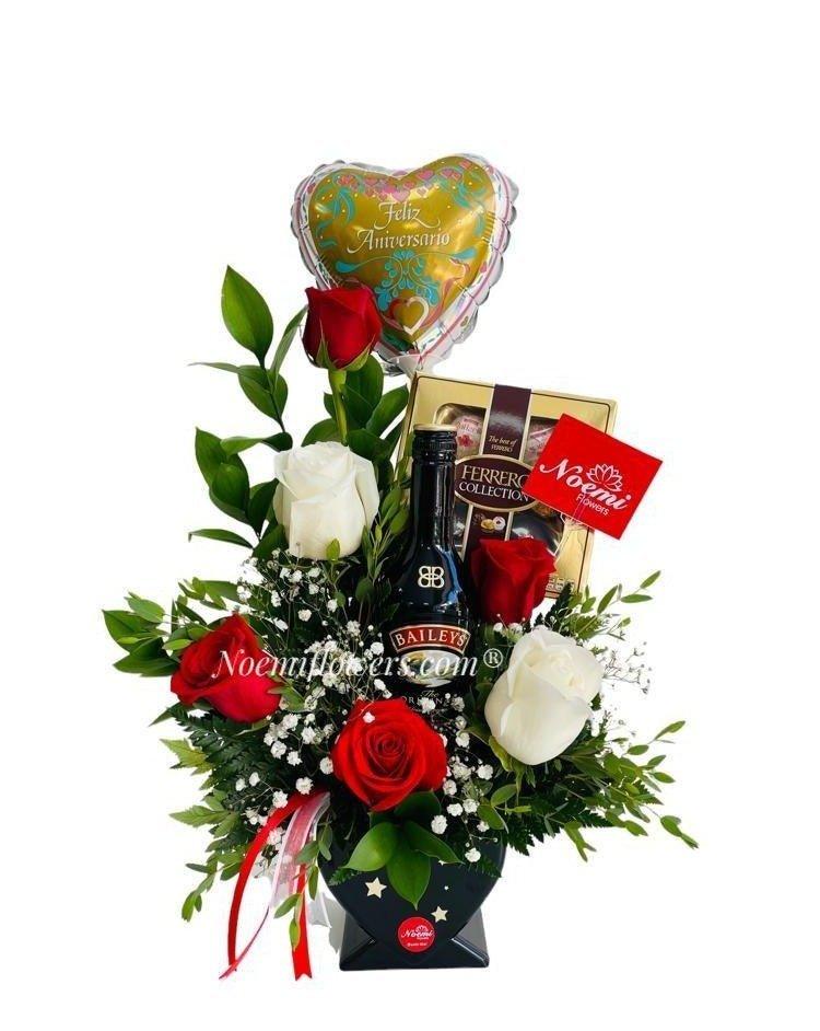 Confeccionado con rosas, gipsofilia, follaje  variado 1 botella de baileys, 1 Ferrero Rocher Collecion - Floristería Noemi Flowers