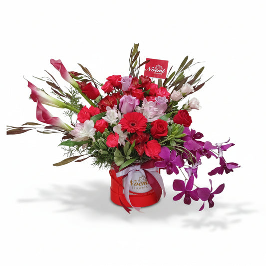 Arreglo Floral con rosas minirosas orquideas gerbera y calas - Floristería Noemi Flowers