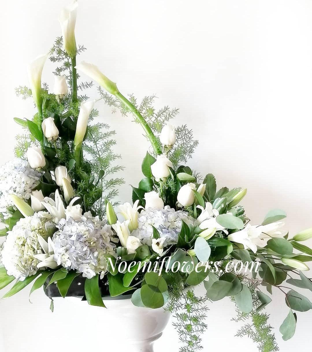 Arreglo para Urna 05 - Floristería Noemi Flowers