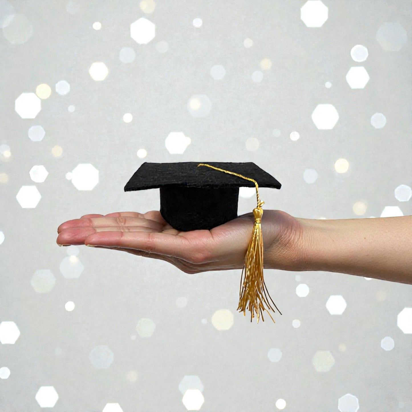 Pequeño birrete de 10 cm - Floristería Noemi Flowers.