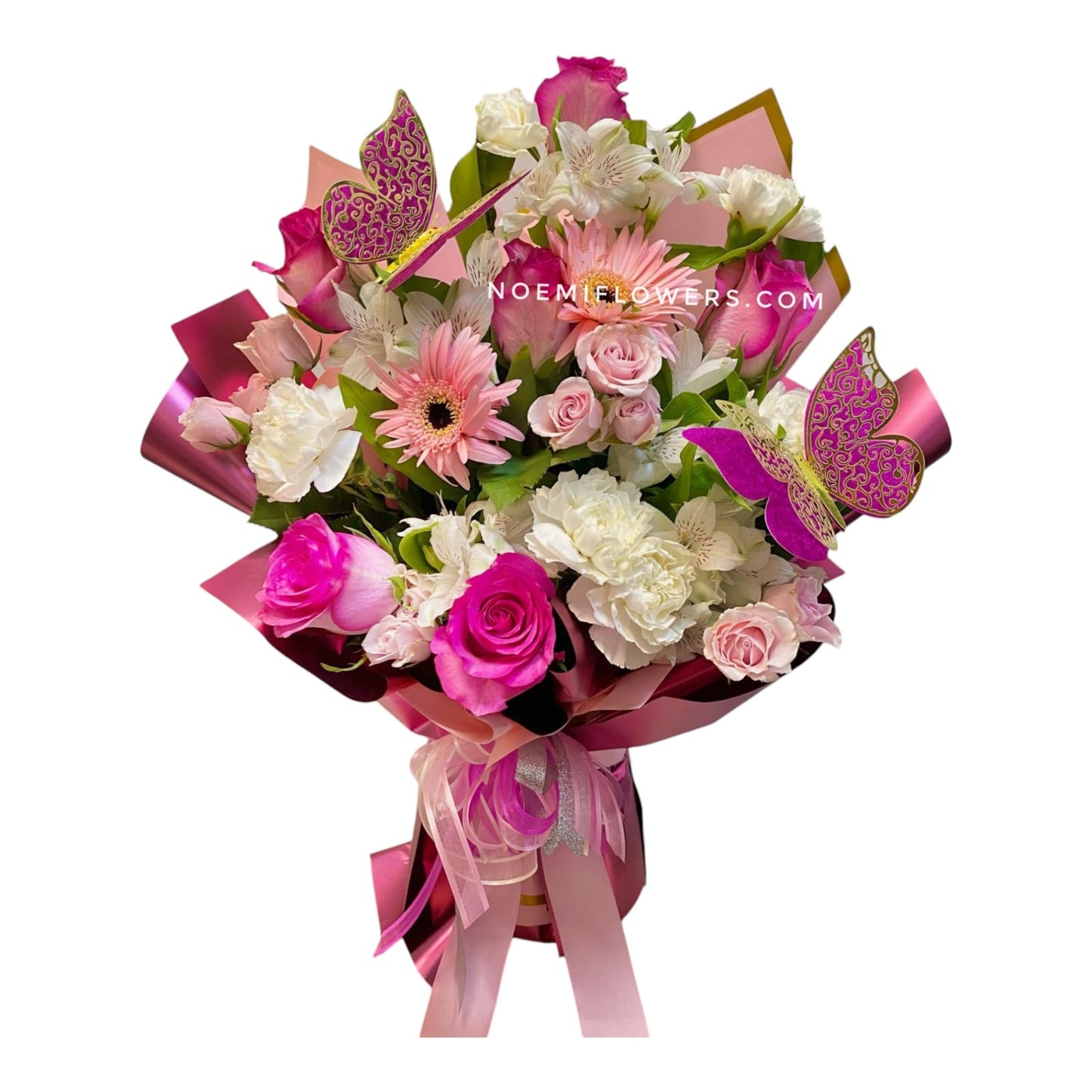 Delicado bouquet compuesto por gerberas, claveles, rosas, mini rosas y astromelias acompañado con un sutil toque de mariposas-Floristería Noemi Flowers.