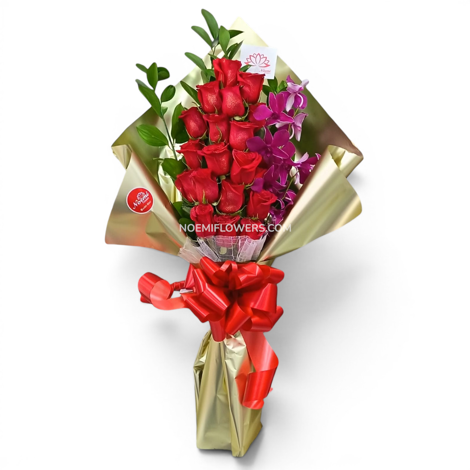 Confeccionado con rosas, orquídeas y follaje variado - Floristería Noemi Flowers. 