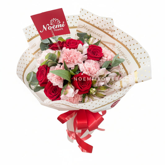 Bouquet confeccionado rosas, astromelias, claveles con un toque de eucalipto y follaje variado. - Floristería Noemi Flowers.