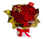Caja de rosas rojas en forma de corazón con 60-65 flores premium. - Floristería Noemi Flowers.