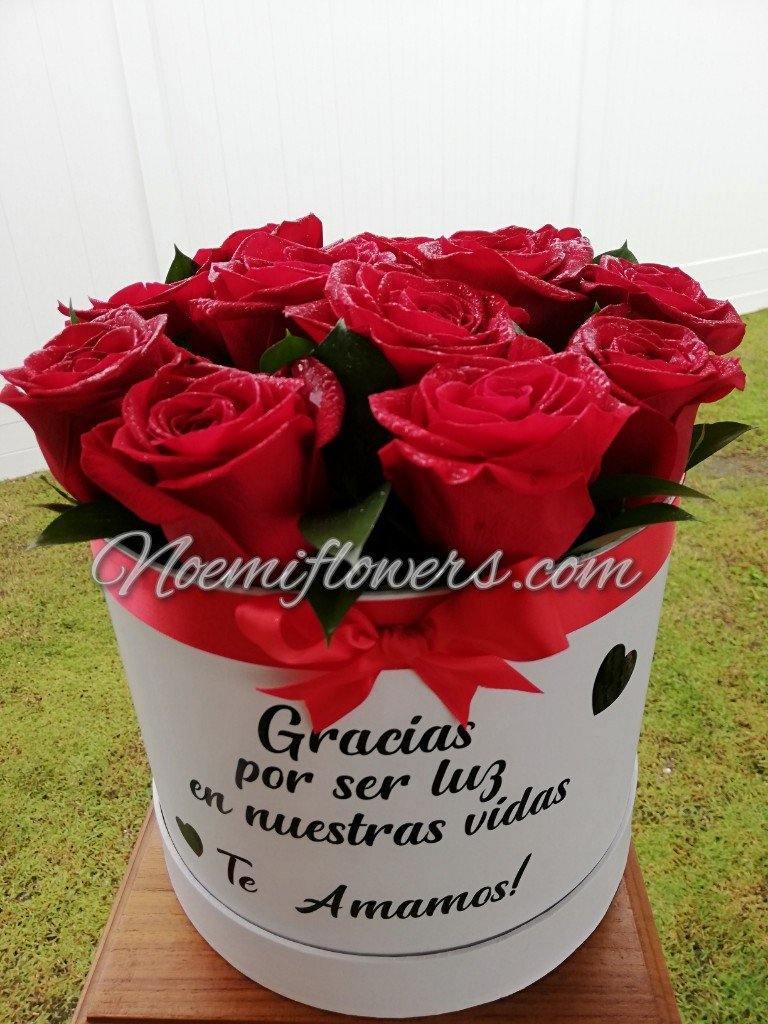 Caja 12 rosas personalizada - Floristería Noemi Flowers