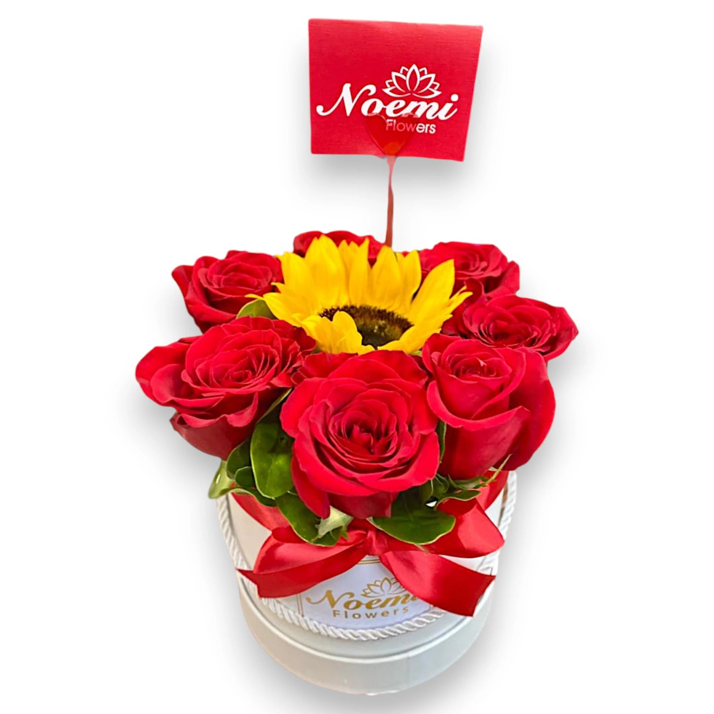 Confeccionado con rosas y girasol - Floristería Noemi Flowers.