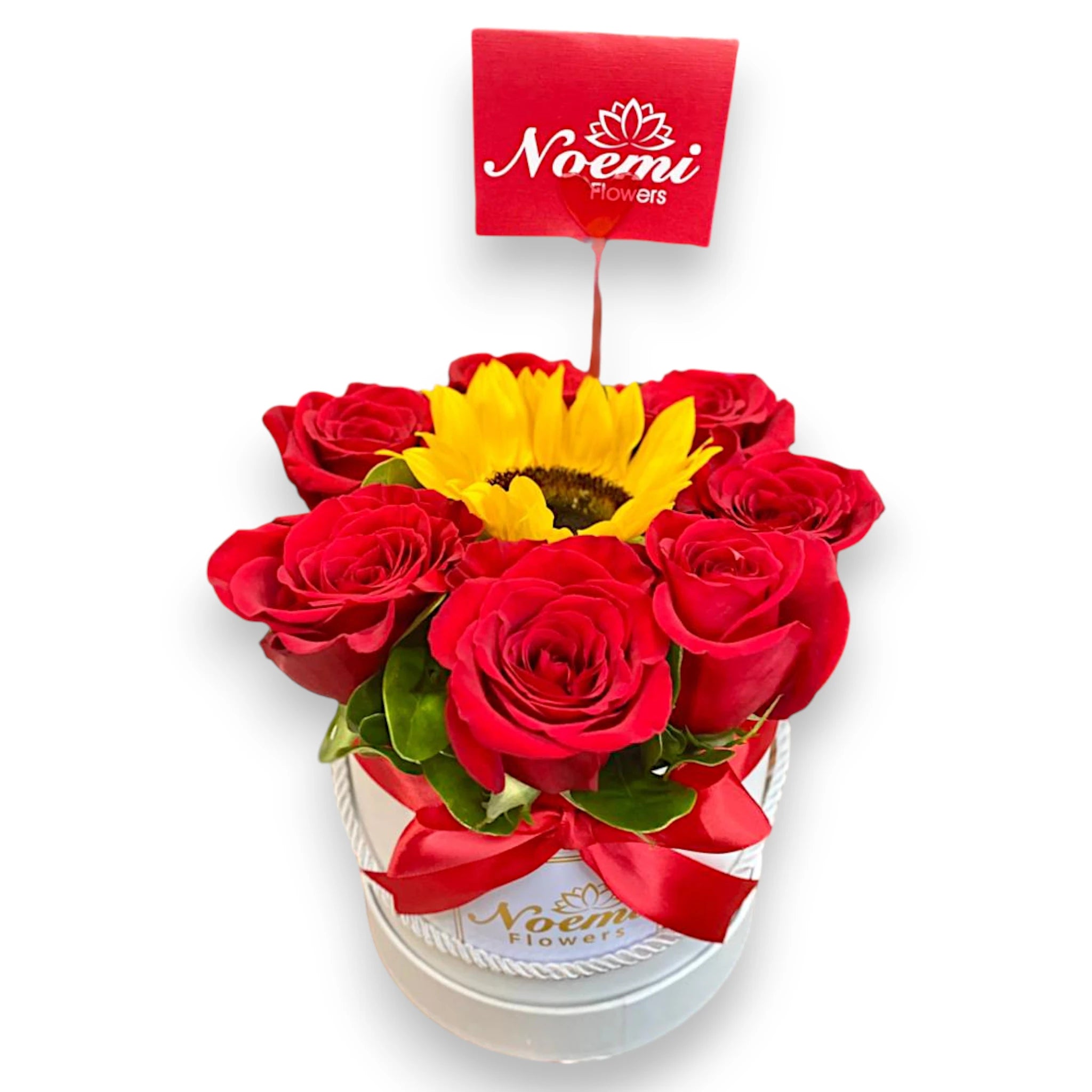 Confeccionado con rosas y girasol - Floristería Noemi Flowers.