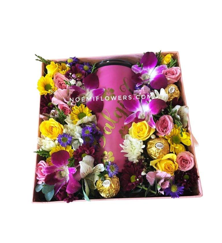 Caja de Flores Amable - Floristería Noemi Flowers