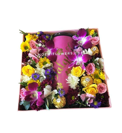 Caja de Flores Amable- Floristería Noemi Flowers