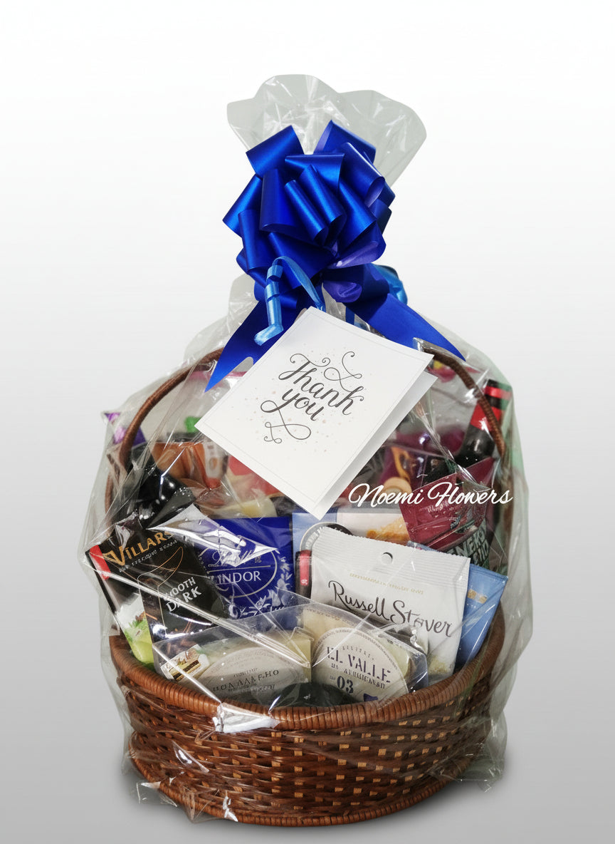 Canasta de Regalo Vino Quesos y chocolates - Floristería Noemi Flowers