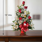 Arreglo de rosas romántico Cariño Mío con rosas rojas, astromelias y chocolates - Floristería Noemi Flowers.
