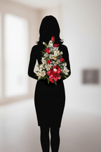 Arreglo de rosas romántico Cariño Mío con rosas rojas, astromelias y chocolates - Floristería Noemi Flowers.