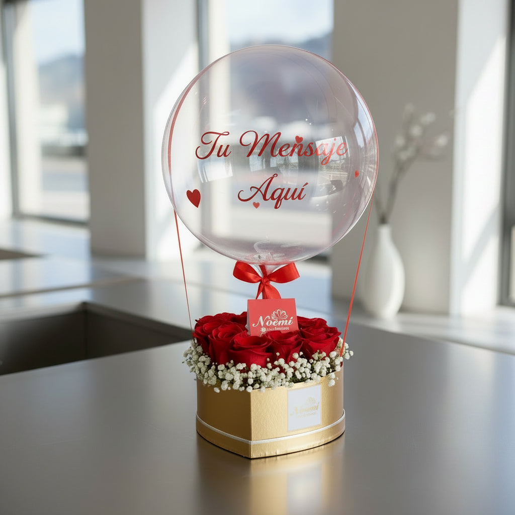 Caja en forma de corazon con rosas rojas y globo burbuja personalizado  - Floristería Noemi Flowers