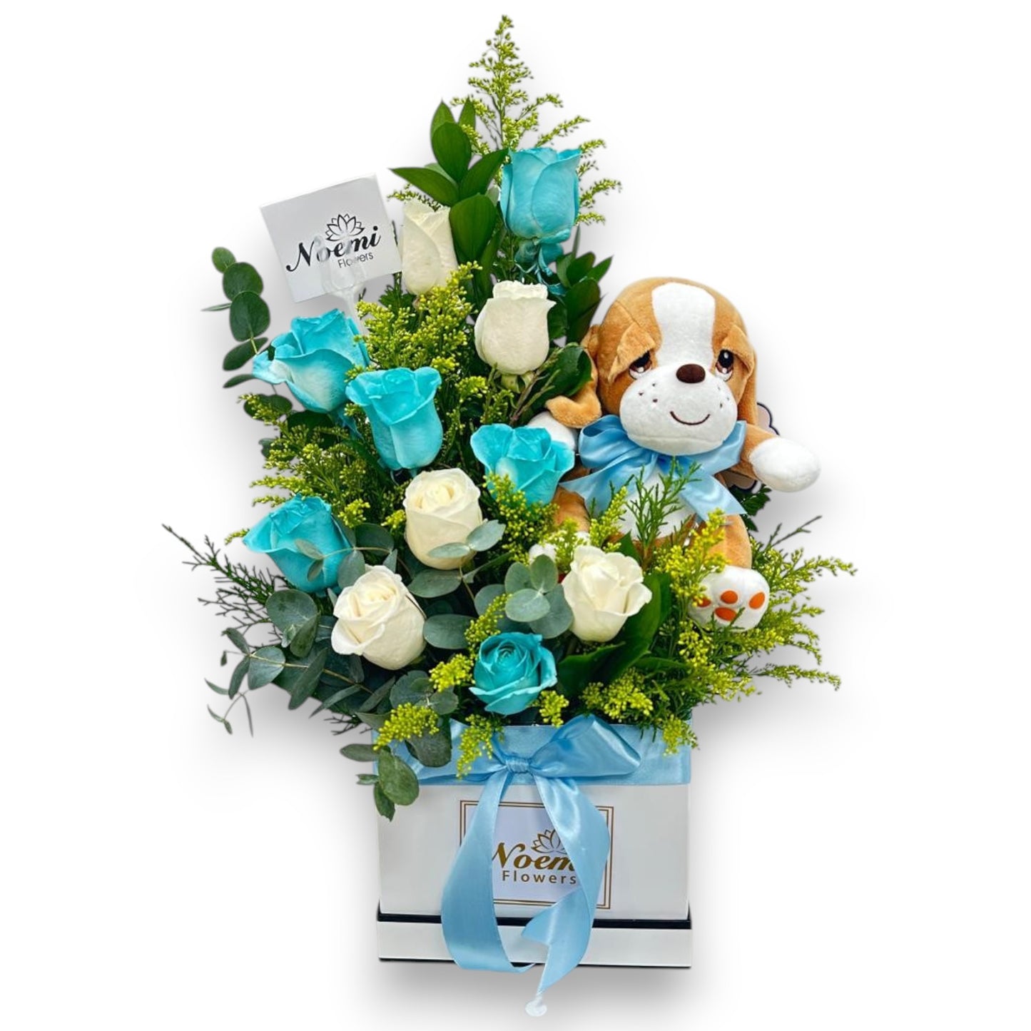 confeccionado con rosas, eucalipto y follaje variado - Floristería Noemi Flowers