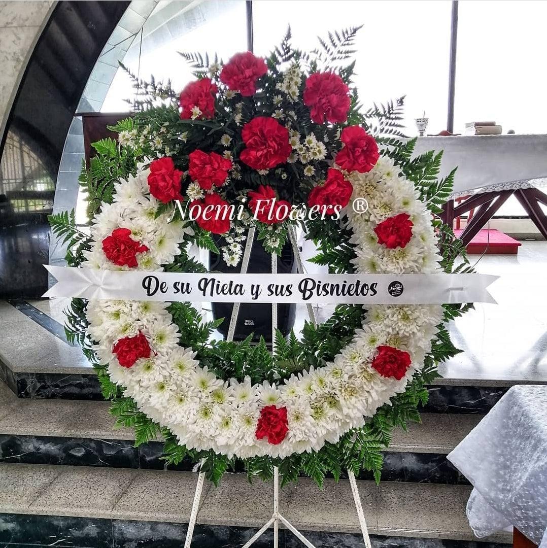 Corona Fúnebre En Nuestros Corazones - Floristería Noemi Flowers