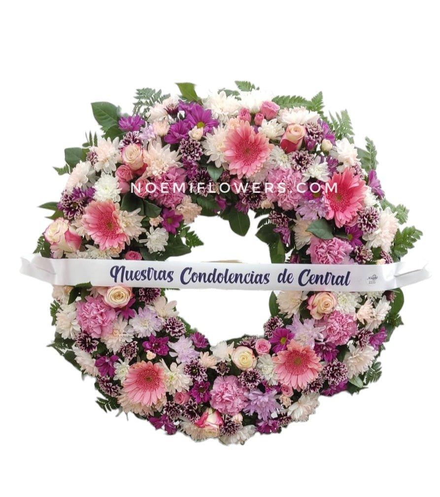 Corona Fúnebre NF-09 confecionada de gerberas, claveles, mini rosas, crisantemo  - Floristería Noemi Flowers