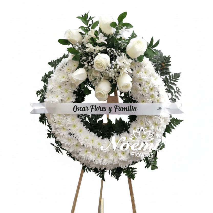 Corona fúnebre premium con crisantemos y rosas y gipsofilia - Arreglo funeral Panamá
