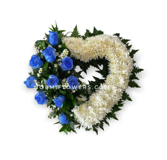 Corona NF-46 confecionada con rosas azules y crisantemos - Floristería Noemi Flowers