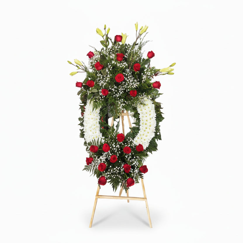 Corona NF-68  Confeccionada con rosas, gipsofilia, helecho y lirios y crisantemos  - Floristería Noemi Flowers. 