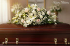 Cubre Caja con rosas rosadas, claveles, lirios, crisantemos, orquideas - Floristería Noemi Flowers