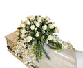 Cubre Caja  para Féretro con rosas blancas orquideas y eucalipto - Floristería Noemi Flowers