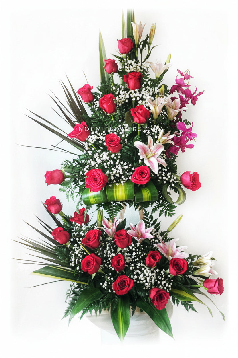 Arreglo floral para regalar contiene rosas rojas, lirios rosados y orquídeas moradas — Dulces Suspiros — Noemi Flowers Panamá