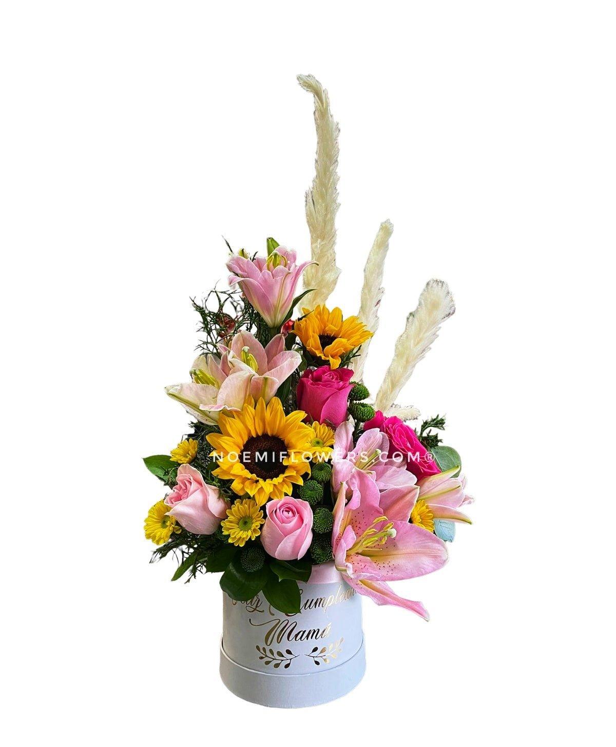 Duquesa compuesta de pampas, girasoles, lirios, rosas, margaritas, pinocho y follaje variado - Floristería Noemi Flowers