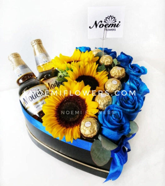 Eclipse Lunar confeccionado de girasoles, bombones, cerveza y rosas azules - Floristería Noemi Flowers