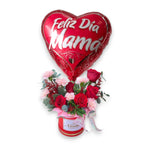 Confeccionado con rosas, claveles, follaje variado y globo 18 pulg - Floristería Noemi Flowers. 