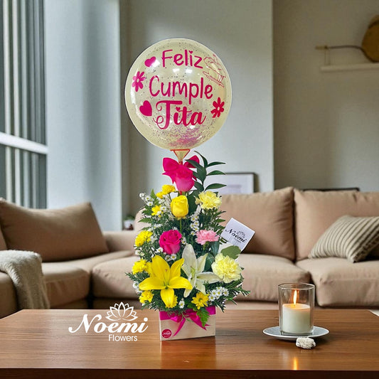 Arreglo Floral de rosas claveles y lirios con Globo Personalizado para Cumpleaños