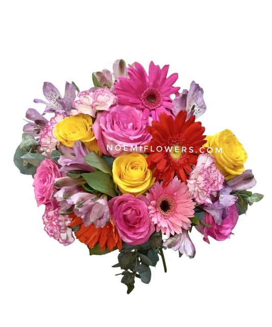 Jarrón floral confeccionado con gerberas y rosas - Floristería Noemi Flowers. 